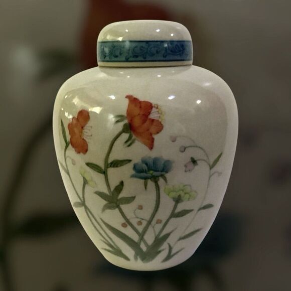 Andrea by Sadek  Ginger Jar Hand Painted 6610 Fleurs de Chantilly Japan w/Lid - Picture 6 of 6